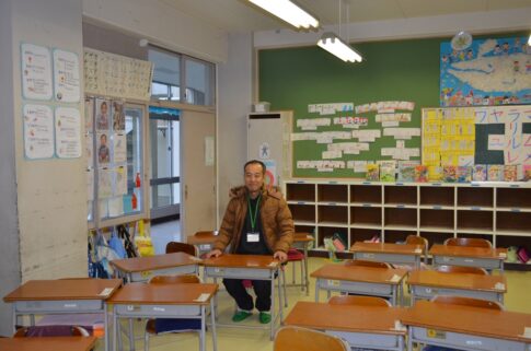 埼玉県和光市立広沢小学校の教室にて